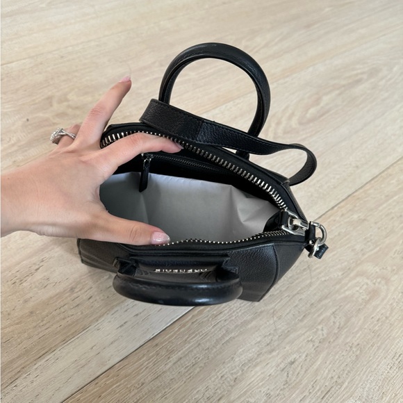 Givenchy Antigona Small Bag Black - Picture 3 of 4